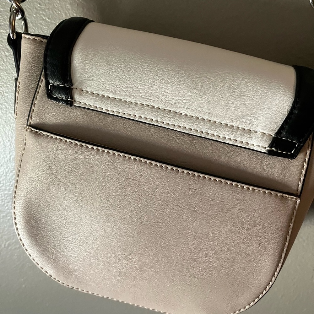 Vera Wang Black and White Shoulder Bag - Picture 2 of 6